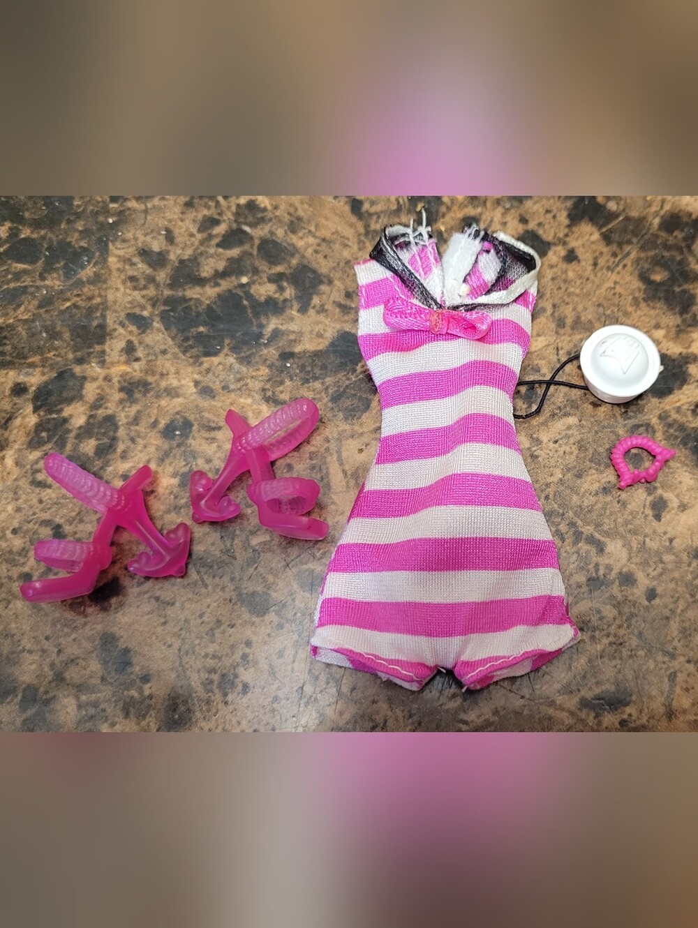 G1 Monster High Draculaura Skull Shores Accessory Lot